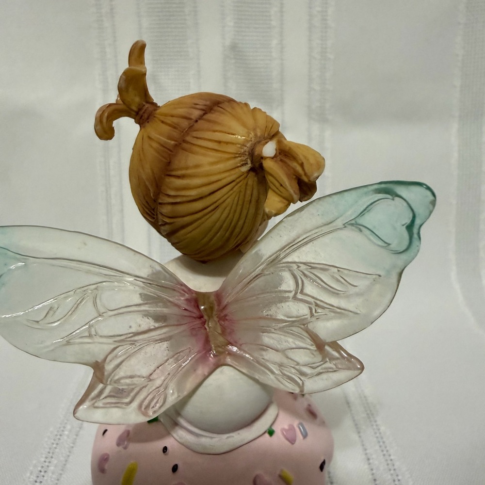 My Little Kitchen Fairies "Cupcake Sweetie Fairie" 2002 # 106957- small chip - Picture 3 of 6